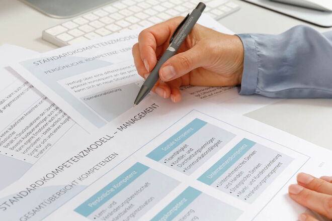 Scene evaluation of competence models - company-specific solutions